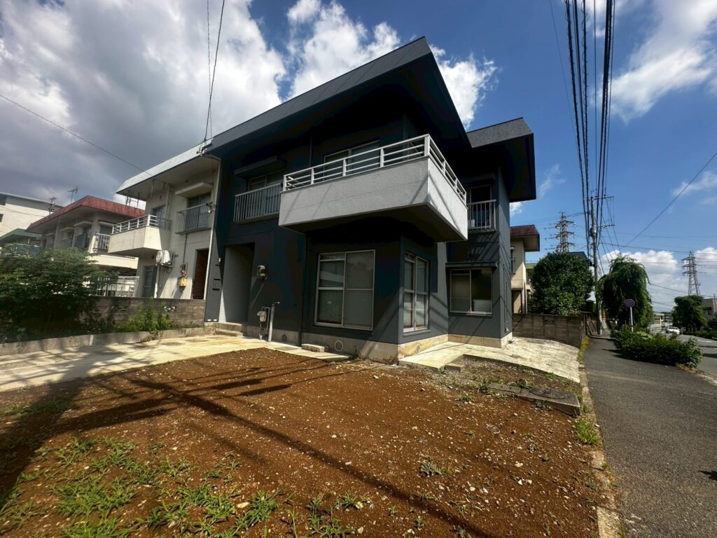 重厚感あるモダンでスタイリッシュな外観へ