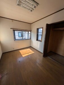 全面リノベーションの施工前の写真（洋室）